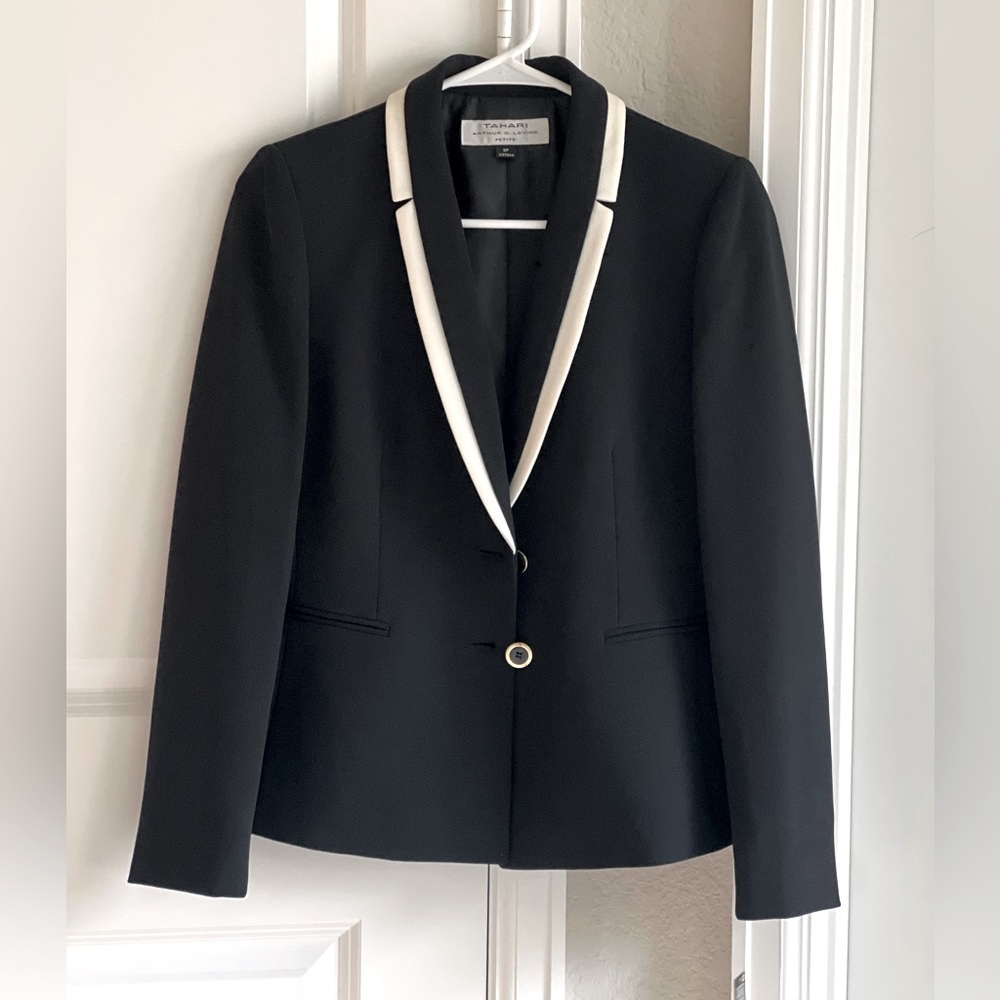 Two piece Tahari POWER suit